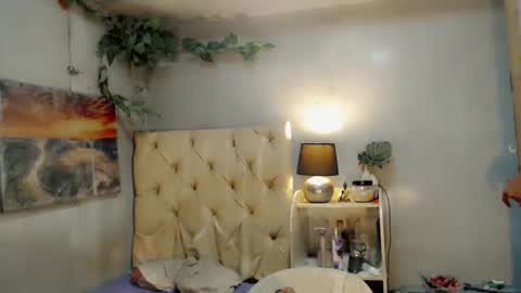 hugecock_caramel online show from 04/23/26, 09:08