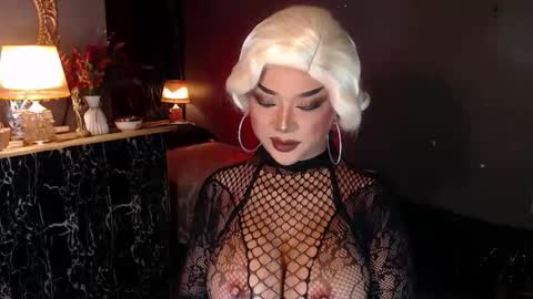 Christine online show from 09/19/25, 08:27