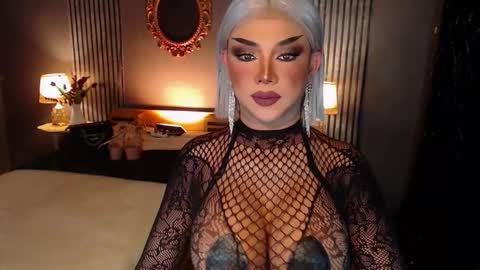 Christine online show from 10/31/25, 08:04