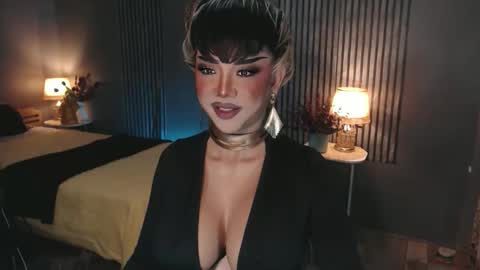 Christine online show from 12/18/25, 08:42