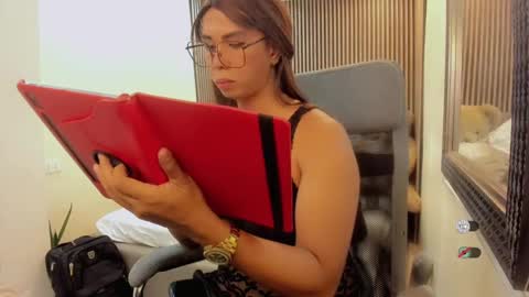 Queen karen grey online show from 12/23/24, 11:04