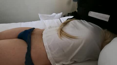 HugeCumshots online show from 04/19/26, 03:33