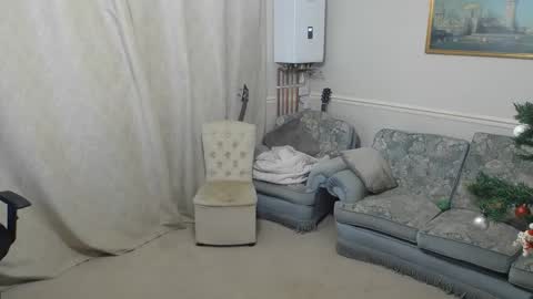 Snapshot of hugedick1965 chatting on 12/13/25, 07:53 hugedick1965 online show from 12/13/25, 07:53