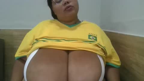 Snapshot of hugenaturalbreasts chatting on 02/27/26, 05:57 LUCYSANX online show from 02/27/26, 05:57