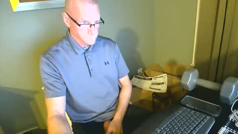 Snapshot of hugentuscaloosa chatting on 04/17/26, 04:48 CAROLINA TIM online show from 04/17/26, 04:48