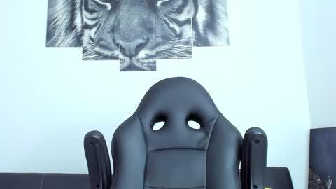 Snapshot of humber_eli chatting on 09/11/25, 12:00 Eli online show from 09/11/25, 12:00