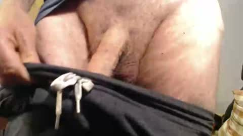 Snapshot of hung_hot_fit10 chatting on 09/19/25, 02:35 Big uncut cock dripping online show from 09/19/25, 02:35