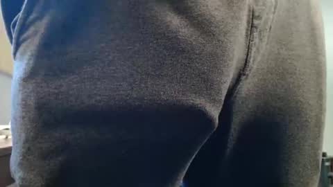 Snapshot of hung_hot_fit10 chatting on 05/18/26, 01:17 Big uncut cock dripping online show from 05/18/26, 01:17