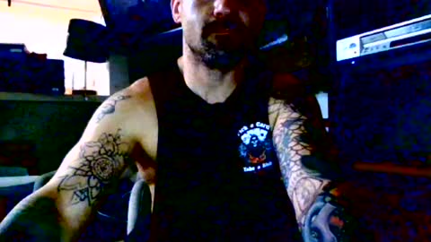 Snapshot of hungherowithoutacape chatting on 08/06/26, 12:18 hungherowithoutacape online show from 08/06/26, 12:18