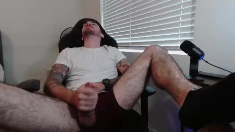 Snapshot of hungmtnman2256 chatting on 12/15/24, 04:59 hungmtnman2256 online show from 12/15/24, 04:59