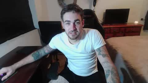 Snapshot of hungmtnman2256 chatting on 02/14/26, 11:51 hungmtnman2256 online show from 02/14/26, 11:51