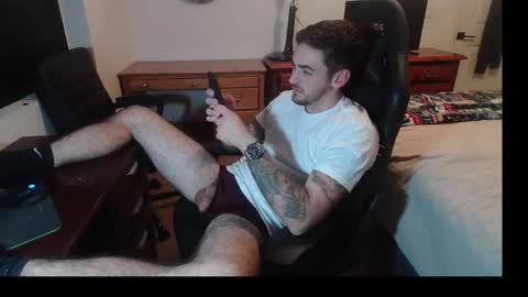 Snapshot of hungmtnman2256 chatting on 02/25/26, 05:06 hungmtnman2256 online show from 02/25/26, 05:06