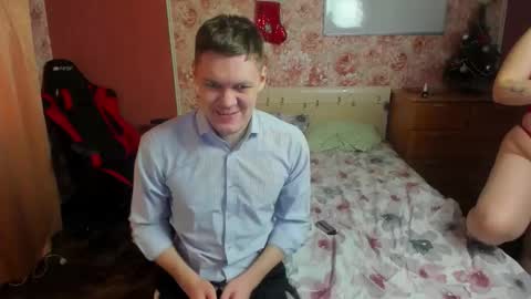 Snapshot of hungrybunny999 chatting on 12/23/25, 08:01 Nancy and Robert online show from 12/23/25, 08:01