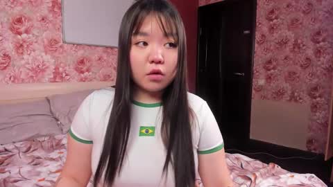 Snapshot of hungrybunny999 chatting on 01/13/26, 05:35 Nancy and Robert online show from 01/13/26, 05:35