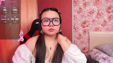 Snapshot of hungrybunny999 chatting on 02/02/26, 04:11 Nancy and Robert online show from 02/02/26, 04:11