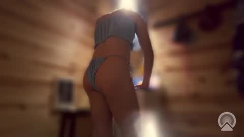 Snapshot of hungslut1999 chatting on 05/20/26, 06:19 wetjessica online show from 05/20/26, 06:19