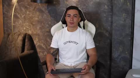 hunk_ryan online show from 11/11/25, 08:14