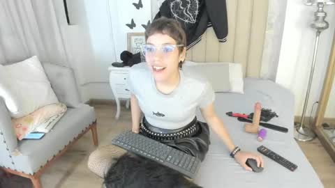 hunter exe  online show from 04/19/26, 03:50