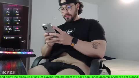 Snapshot of hunter_of_mn chatting on 12/23/24, 10:33 online show from 12/23/24, 10:33