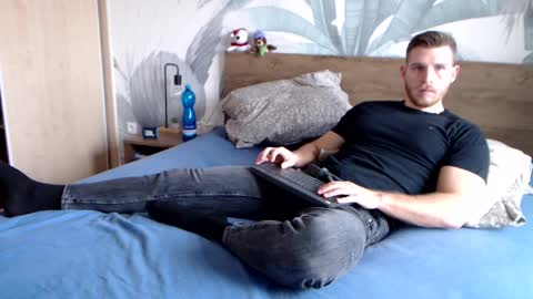 Snapshot of hunterbridges chatting on 01/17/25, 12:31 Hunter Bridges online show from 01/17/25, 12:31