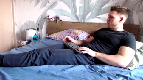 Snapshot of hunterbridges chatting on 03/07/25, 08:13 Hunter Bridges online show from 03/07/25, 08:13