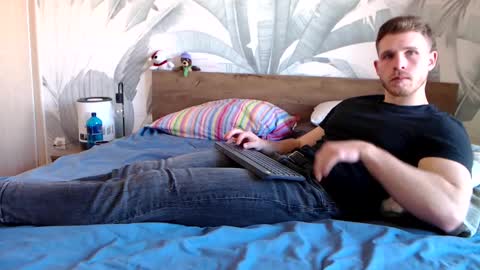 Snapshot of hunterbridges chatting on 03/07/25, 12:34 Hunter Bridges online show from 03/07/25, 12:34