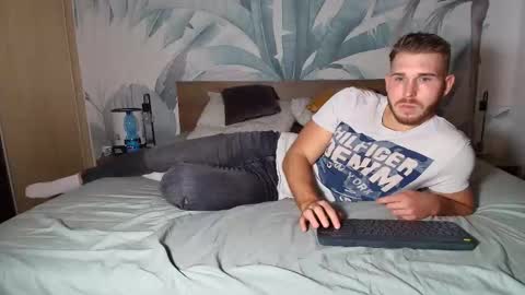 Snapshot of hunterbridges chatting on 10/07/25, 02:58 Hunter Bridges online show from 10/07/25, 02:58