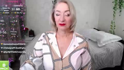Snapshot of hunters_woman chatting on 10/10/25, 02:10 Irena online show from 10/10/25, 02:10
