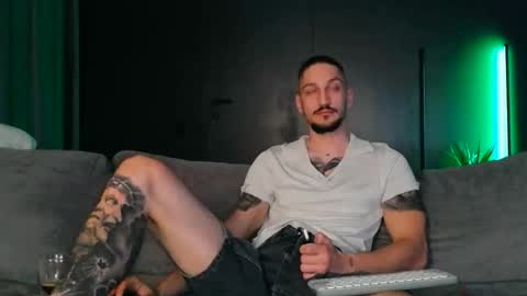 Snapshot of huntingod chatting on 11/29/25, 03:53 HuntinGOD online show from 11/29/25, 03:53