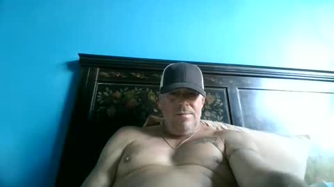 Snapshot of hunybager chatting on 10/24/25, 02:35 hunybager online show from 10/24/25, 02:35