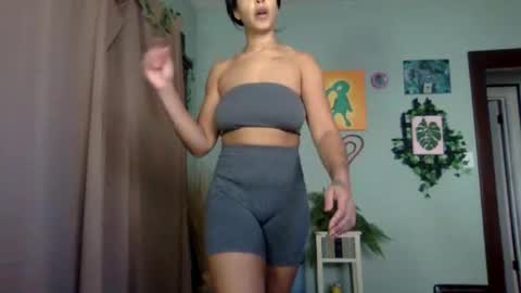 Snapshot of hunyybunz chatting on 01/28/25, 06:39 Goddess Hunyy online show from 01/28/25, 06:39