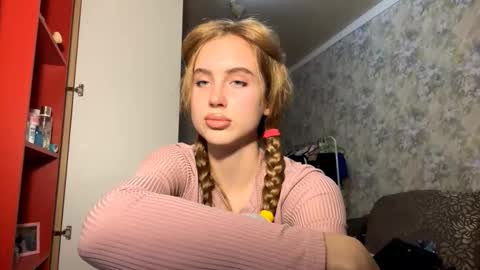 Gloria online show from 11/12/25, 04:18