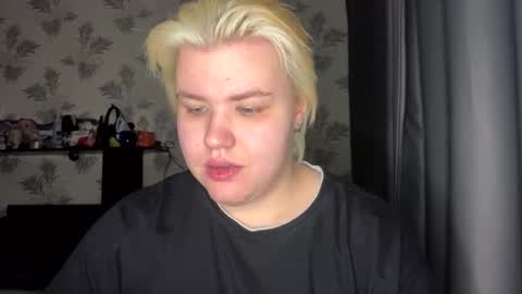 Snapshot of husk_ryan chatting on 10/17/25, 10:23 Ryan online show from 10/17/25, 10:23