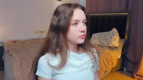 Snapshot of hwadwellingham chatting on 04/27/26, 07:06 Lily online show from 04/27/26, 07:06