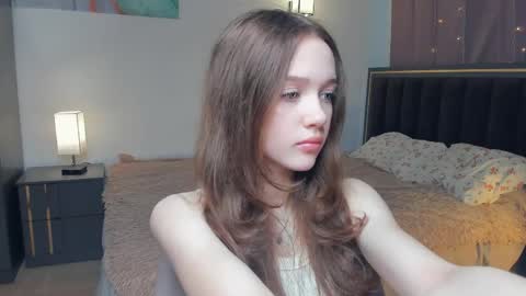 Snapshot of hwadwellingham chatting on 05/18/26, 07:14 Lily online show from 05/18/26, 07:14