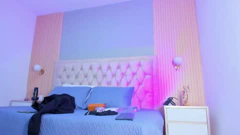 hxxyro online show from 04/18/26, 12:53