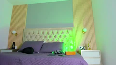 hxxyro online show from 04/21/26, 01:17