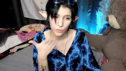 Snapshot of hyeon_jin chatting on 01/14/25, 03:01 Hyeon Jin online show from 01/14/25, 03:01