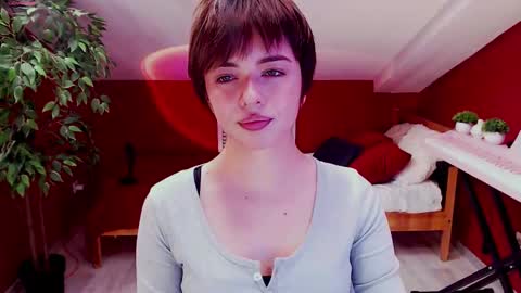 Snapshot of hypequeen_ chatting on 09/10/25, 01:22 Julia online show from 09/10/25, 01:22