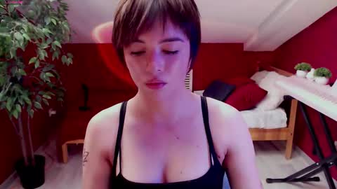 Snapshot of hypequeen_ chatting on 09/11/25, 01:33 Julia online show from 09/11/25, 01:33