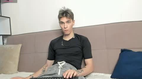 hyper_muse online show from 04/21/26, 01:17