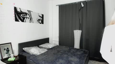 Kate online show from 10/19/25, 02:40