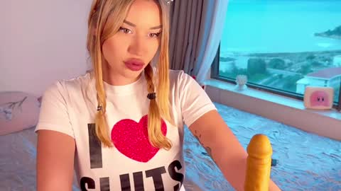 Your submissive lady 3 online show from 01/15/25, 09:45