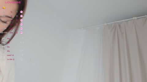 Snapshot of hypnoticbaby chatting on 12/02/24, 02:31 Lilya online show from 12/02/24, 02:31