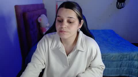 Snapshot of hyun22148625 chatting on 09/25/25, 02:37 Hello Im Julieta Im 25 years old and I love being here. Thank you for visiting my living room. The only rule is that you hap online show from 09/25/25, 02:37