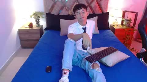 Son Hyunjin online show from 09/15/25, 11:16