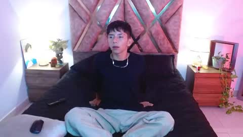 Son Hyunjin online show from 09/19/25, 12:34