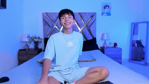 Son Hyunjin online show from 10/19/25, 08:42