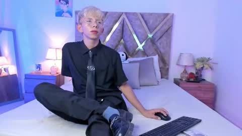 Son Hyunjin online show from 02/07/26, 12:03