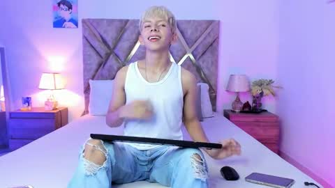 Son Hyunjin online show from 02/10/26, 12:48